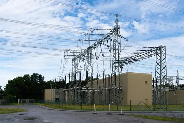 Normy i przepisy regulujące projektowanie stacji elektroenergetycznych